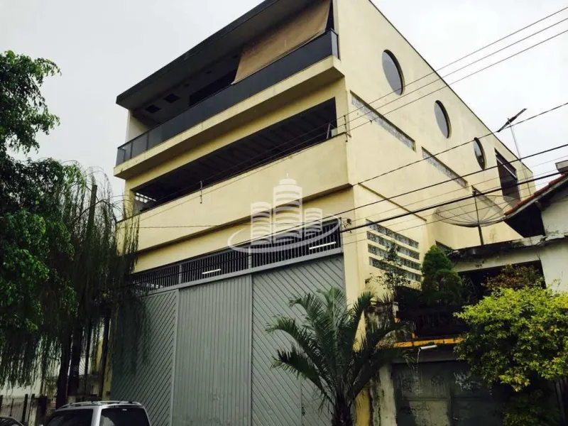 Com elevador - Prédios e condomínios com elevador